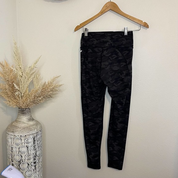 Fabletics Neutral Camouflage Athletic Athleisure Gym Leggings Size Small - Picture 4 of 5